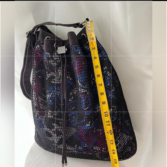 Fabletics The Bucket Bag - Picture 7 of 10